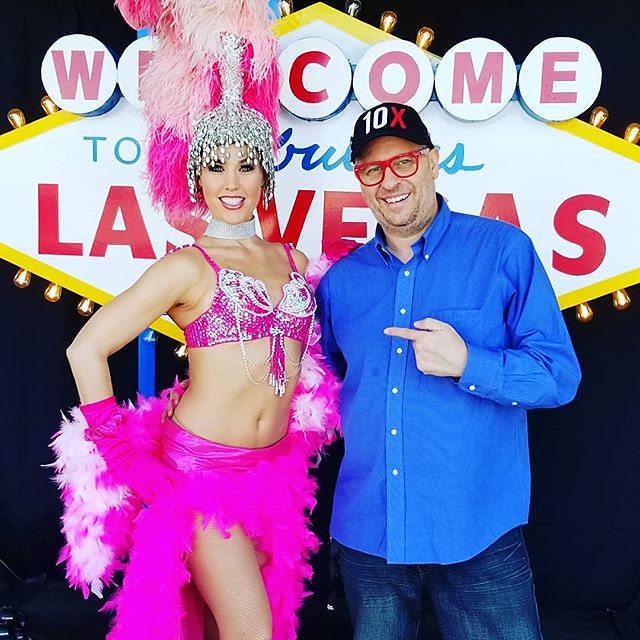 Hanging out with #vegas #showgirls at #canon day at @bandccamera